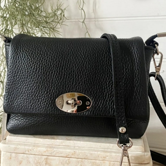 BLACK TURN LOCK HANDBAG 👜 - Picture 3 of 5